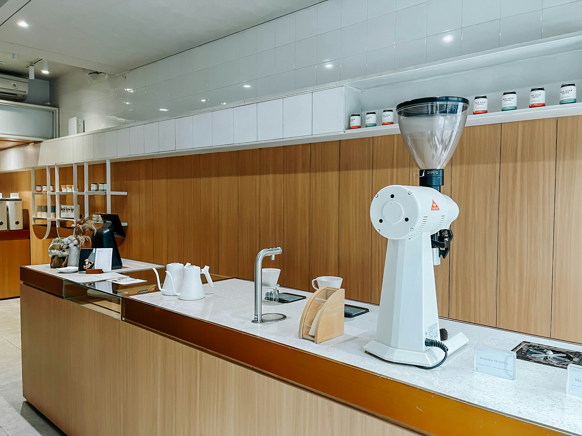 Transforming Hospitality: The Future of Robotics and Automation in Hotels